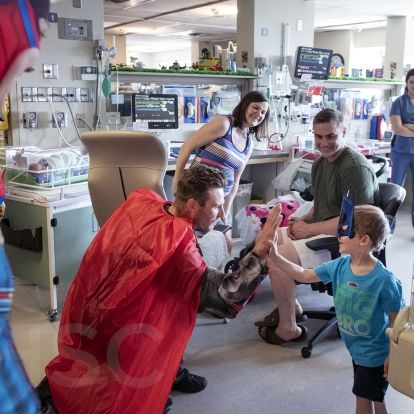 heroes drop by the nicu at KgH