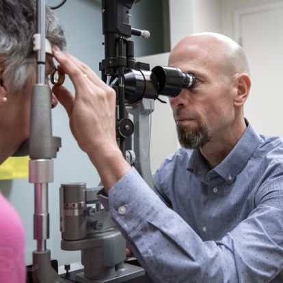 glaucoma specialist doing eye exam
