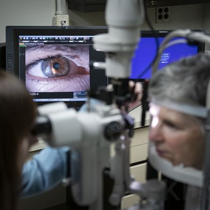 image of digital slit lamp
