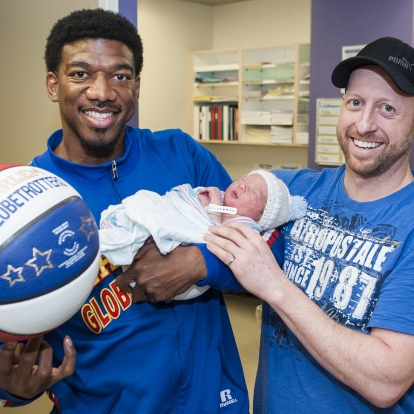 Harlem Globetrotter Anthony "Buckets" Blakes visited KGH's Pediatrics unit before a game at the K-Rock Centre.