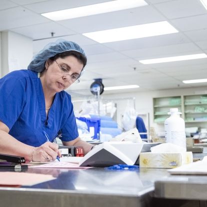 checking instrument tray