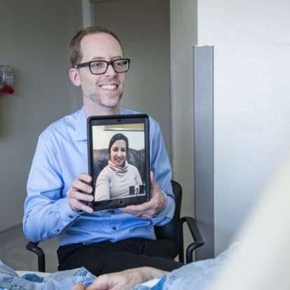 image of Spiritual Health Practitioner with iPad