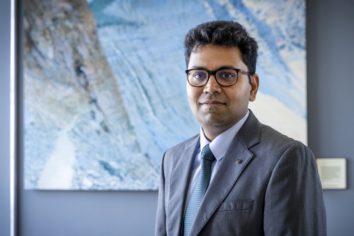 Dr. Durjoy Lahiri