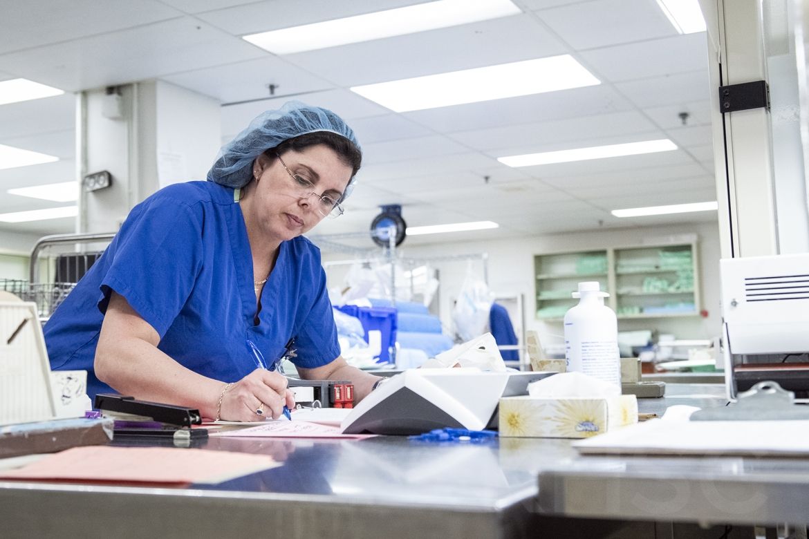checking instrument tray