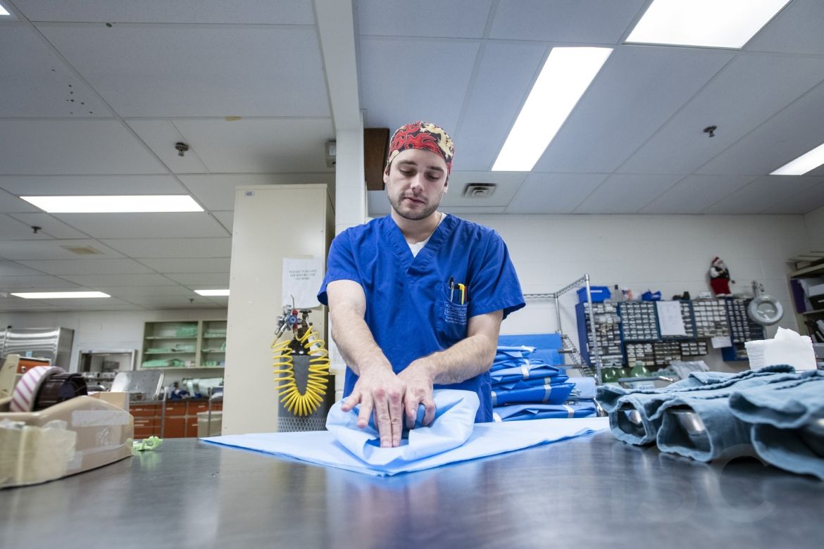 wrapping sterile tray