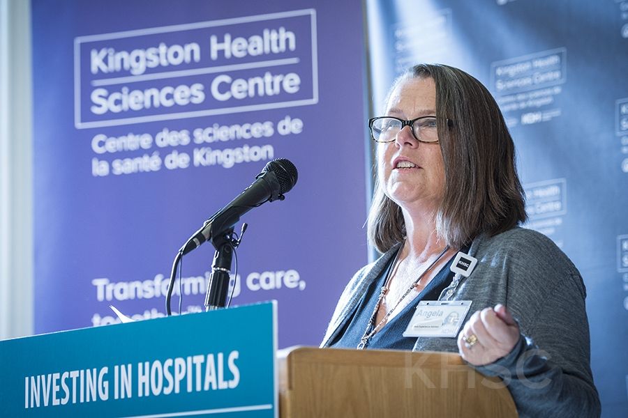 Angela Morin thanks Minister of Health and Long-Term Care Dr. Eric Hoskins on behalf of KHSC Patients and families.