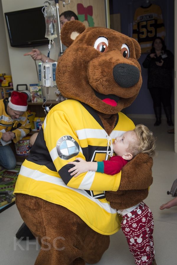 The Kingston Frontenacs bring smiles to the faces of pediatrics patients at KHSC
