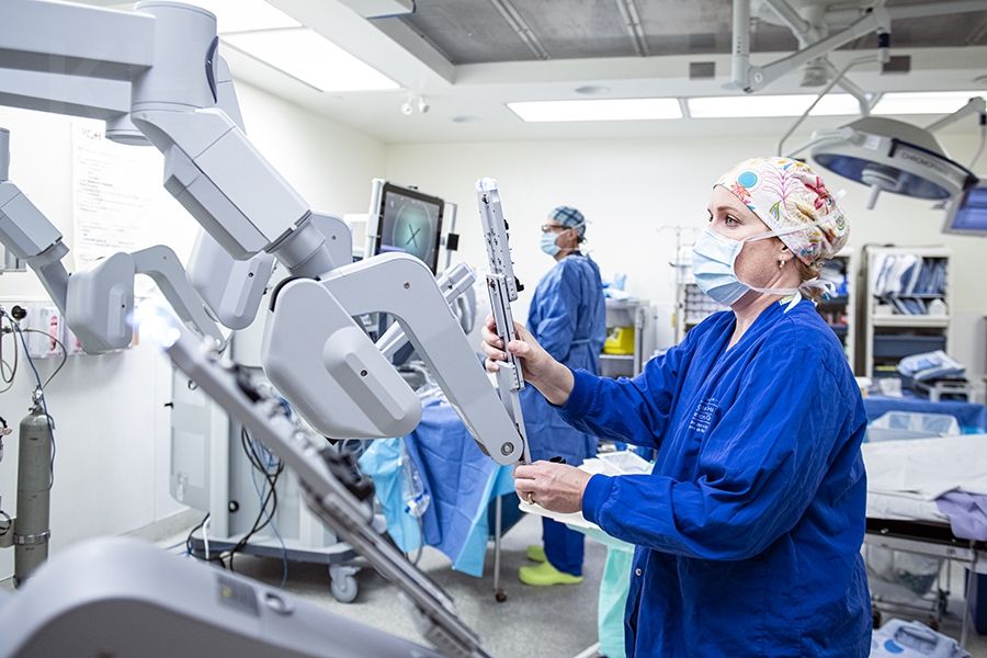 Nurse working in robotic surgery