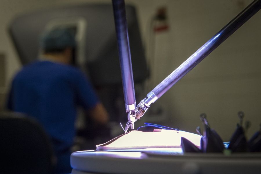 close up shot of the robotic surgery device