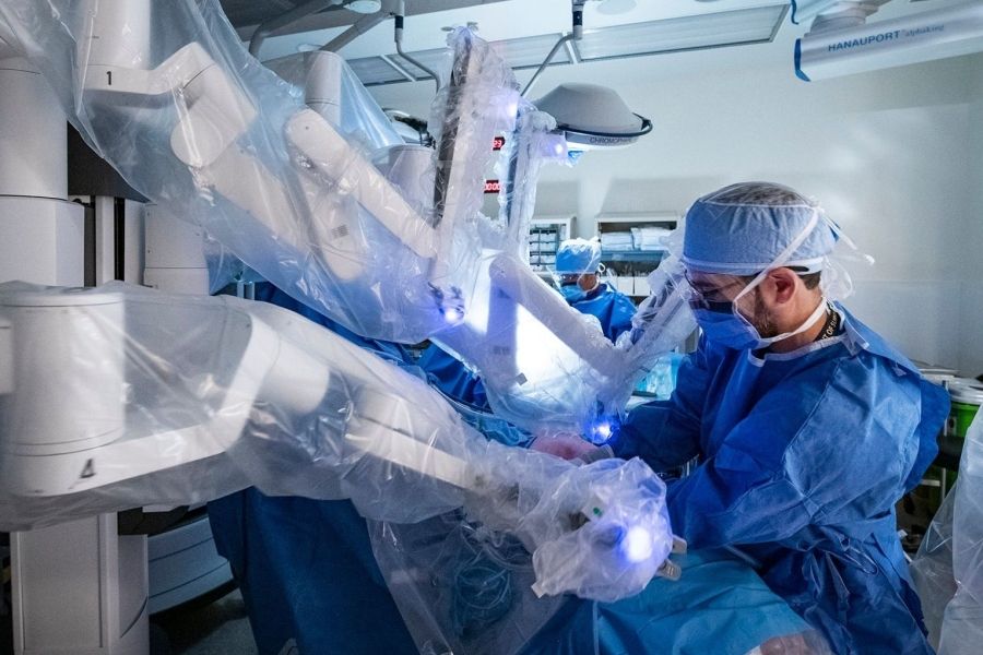 Dr. Patel performs robotic surgery