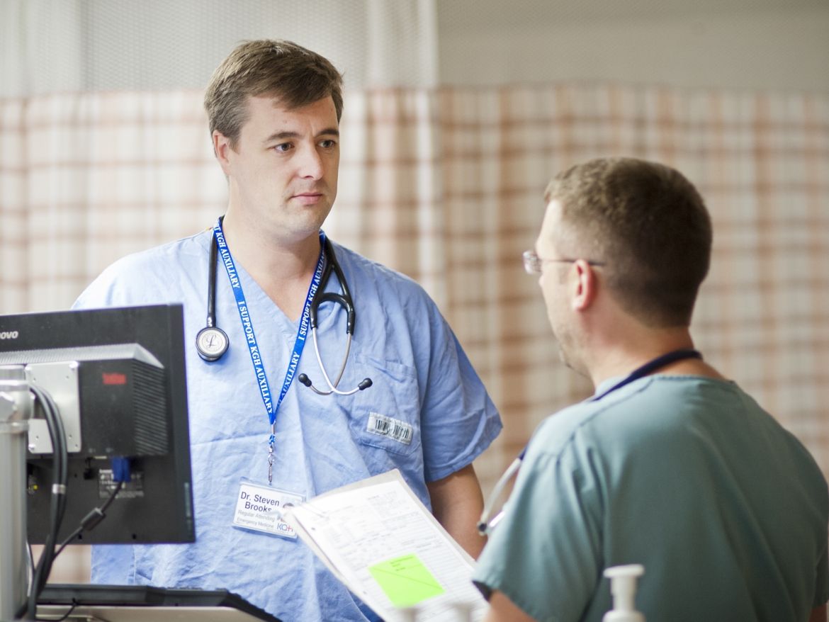 Dr Brooks working with colleagues in the ED.