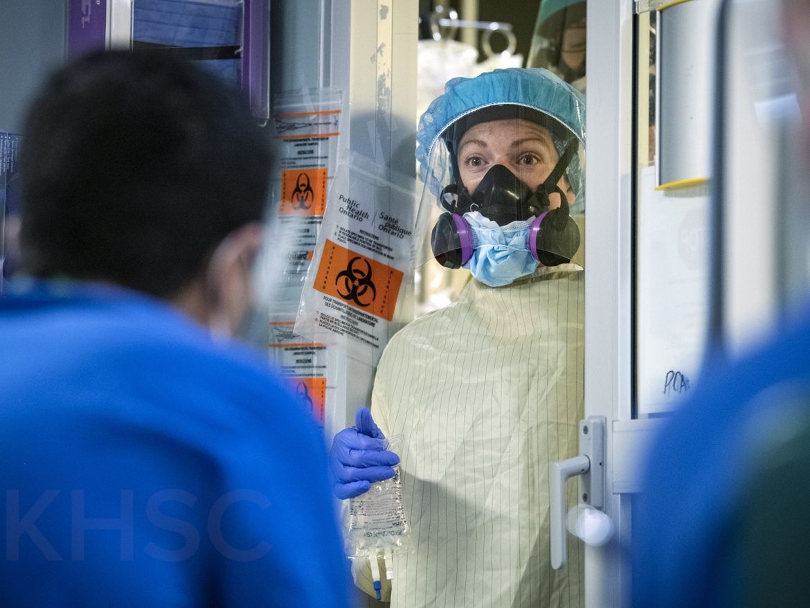 mm1_2972.jpg ICU staff working together