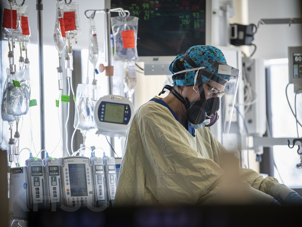 mm2_3509.jpg staff working in rooms with PPE