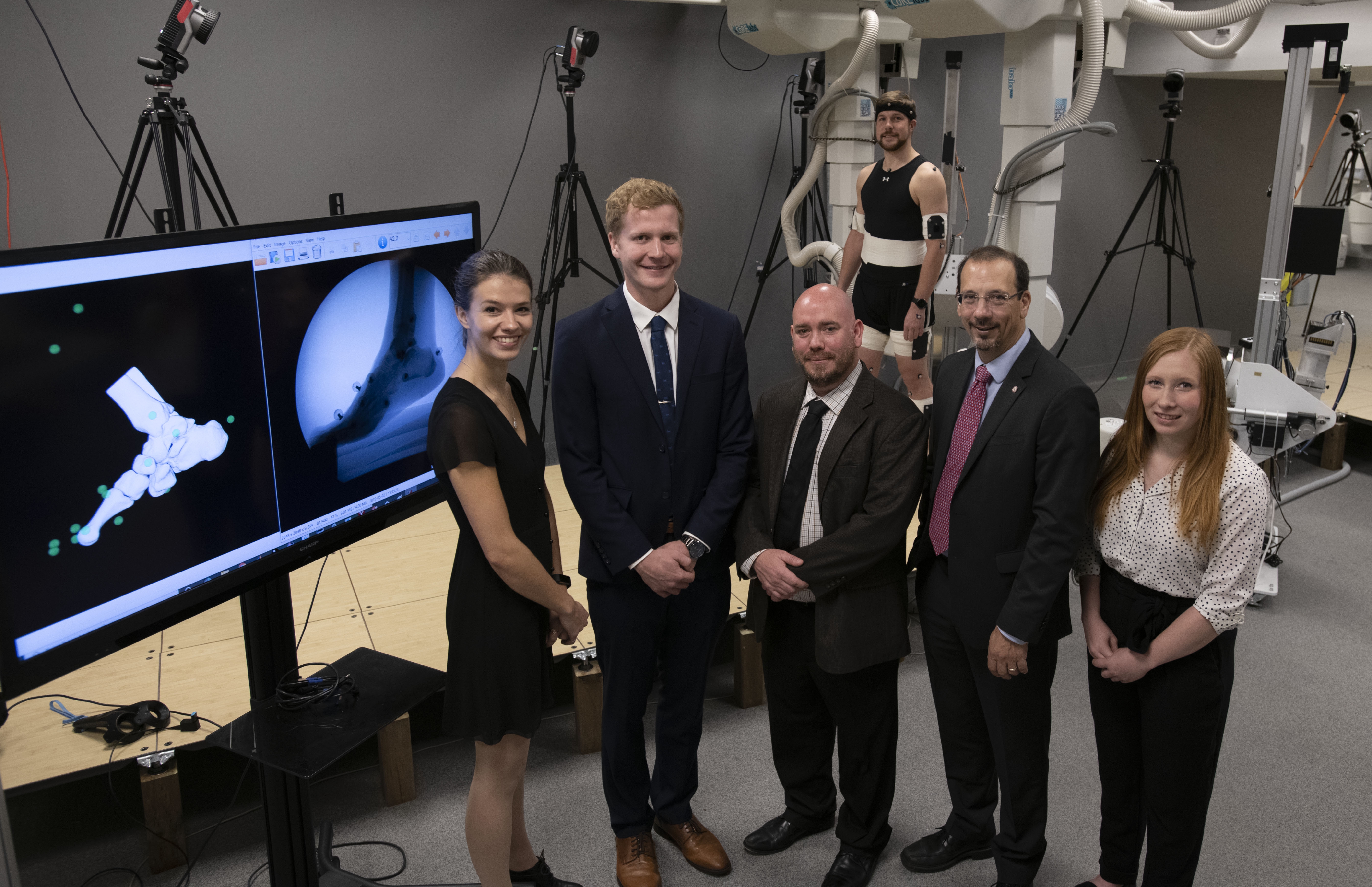 Researcher Dr. Michael Rainbow (centre) and Kevin Deluzio, dean of engineering and applied science, with graduate students (L-R) Lauren Welte, Mitchell Wheatley, Liam Rodgers and Zoe Mack.